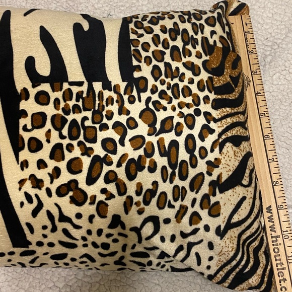Throw Pillows Set of 3 Animal Print EUC - Picture 7 of 14